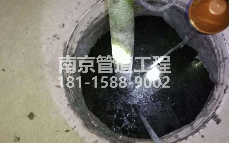 216北京西路清理化粪池