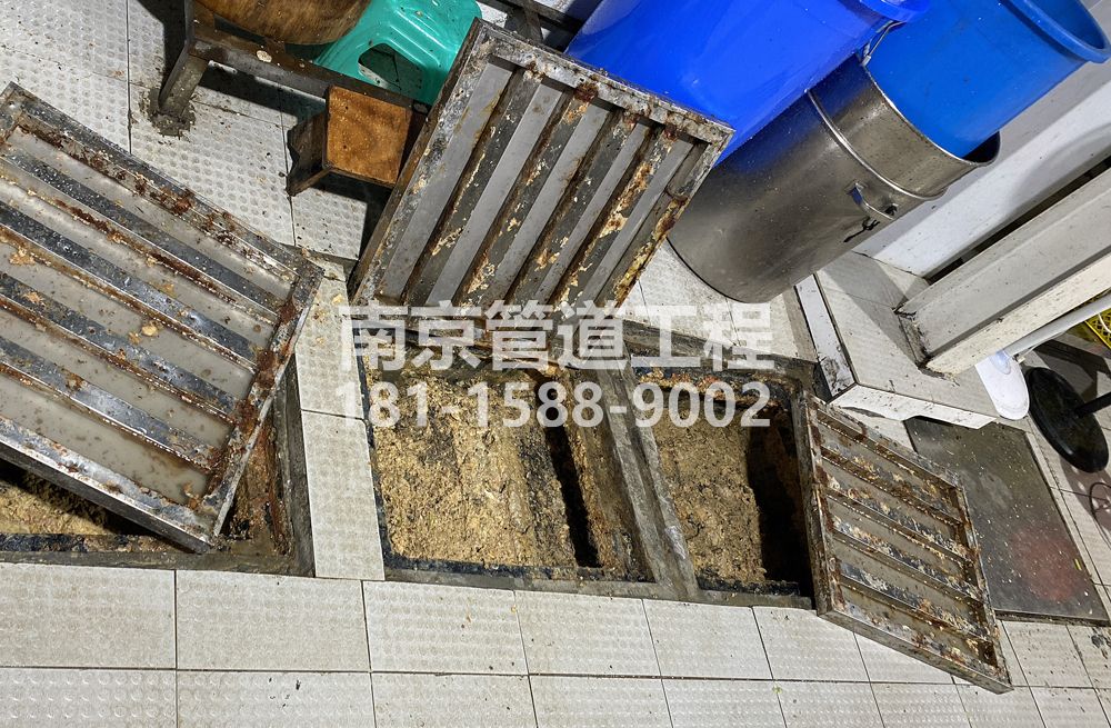 278北京西路城管中队食堂隔油池清理